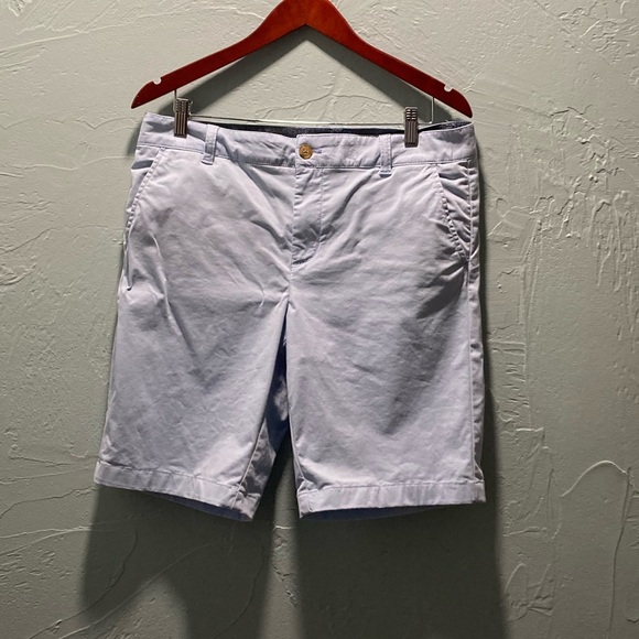 Bass
10 Light Blue Shorts
Front pockets - Picture 1 of 8